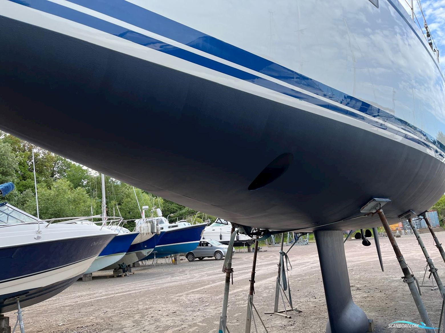 Bavaria Vision 42 Blue Edition