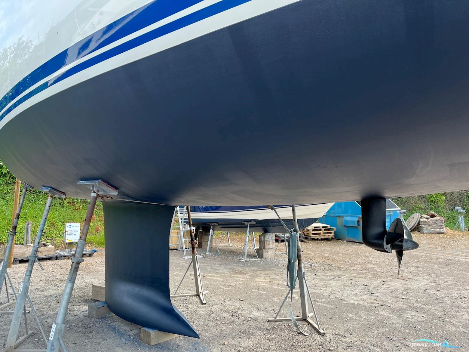 Bavaria Vision 42 Blue Edition