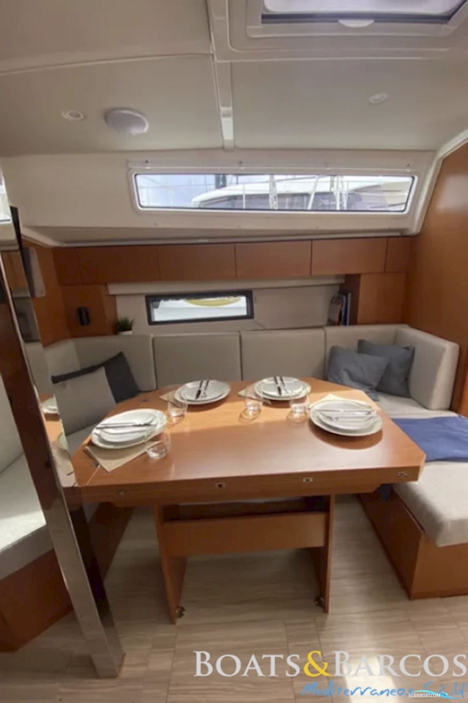 BAVARIA YACHTS C42