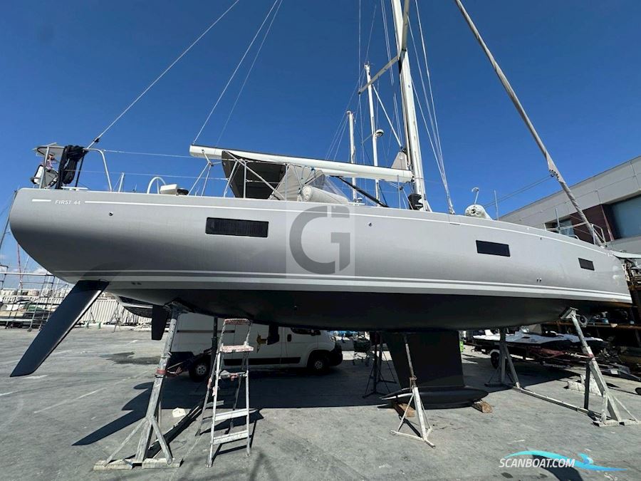 Beneteau First 44