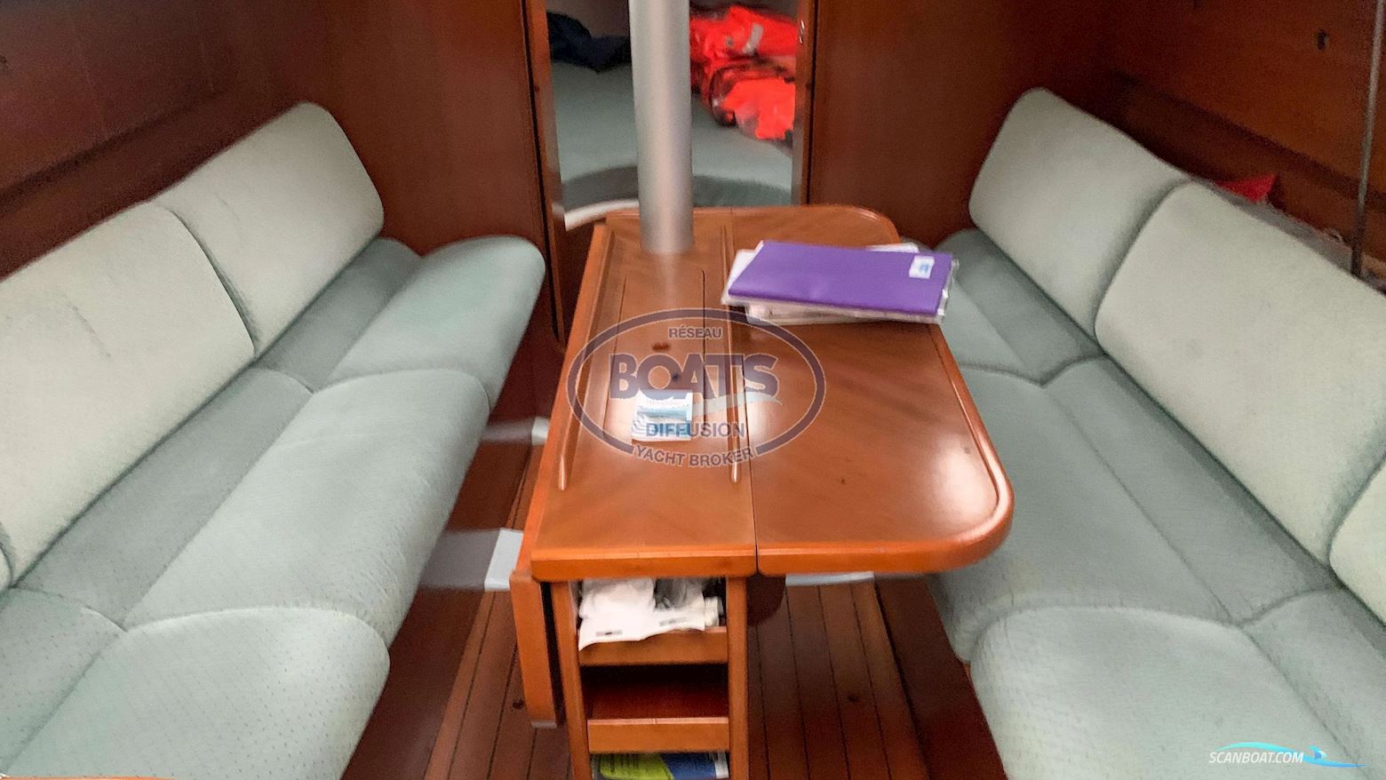 Beneteau Oceanis 300