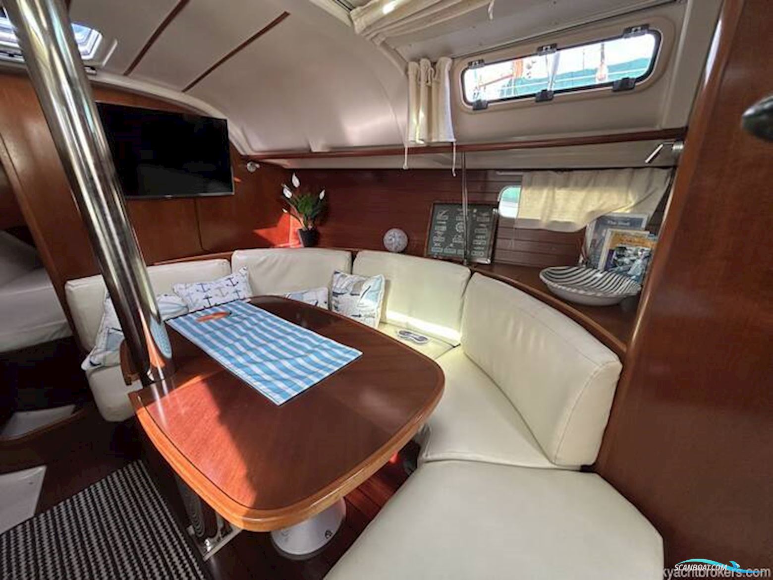 Beneteau Oceanis 351
