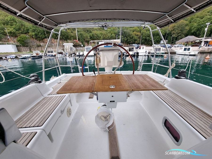 Beneteau Oceanis 37