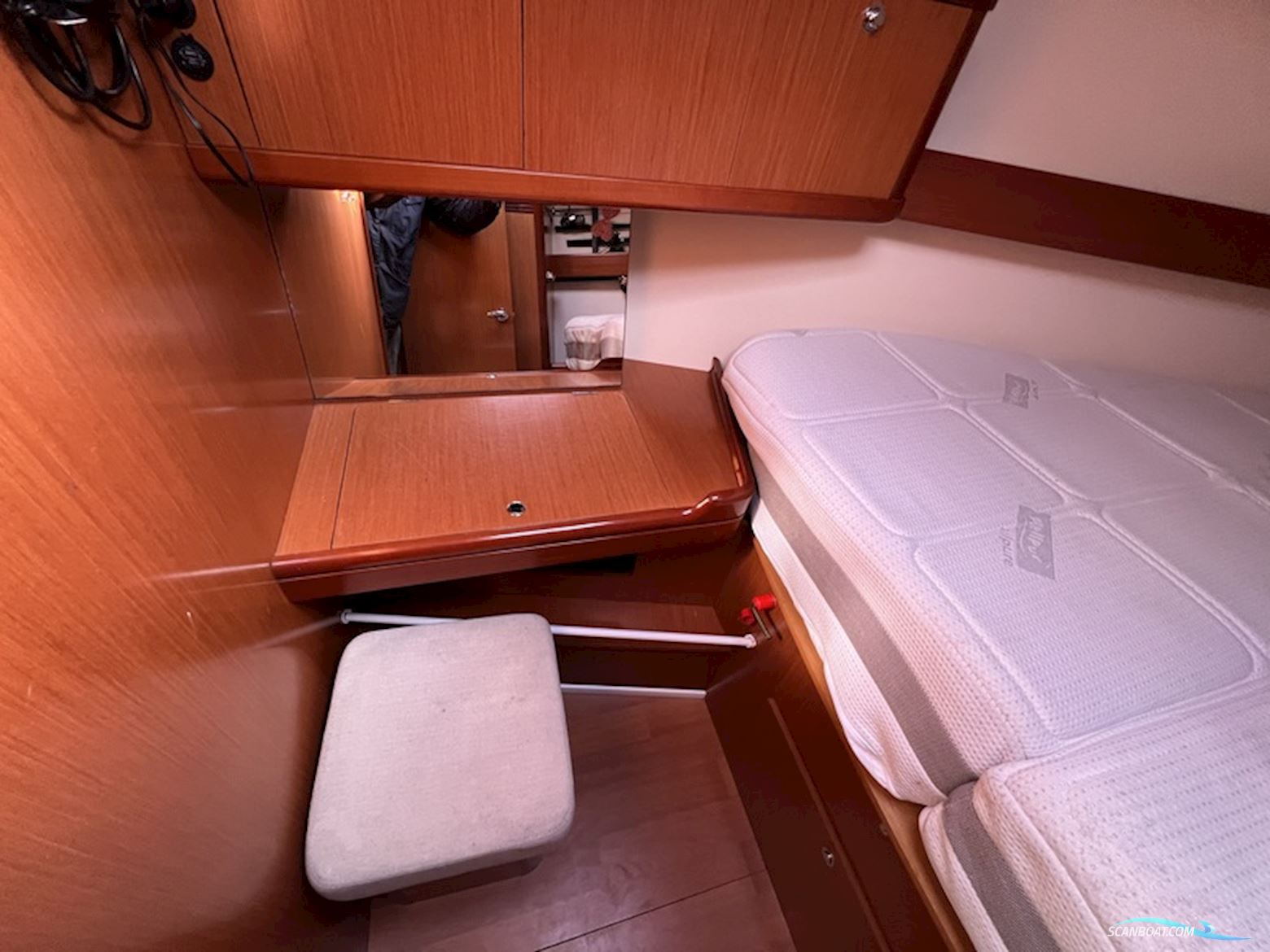 Beneteau Oceanis 37