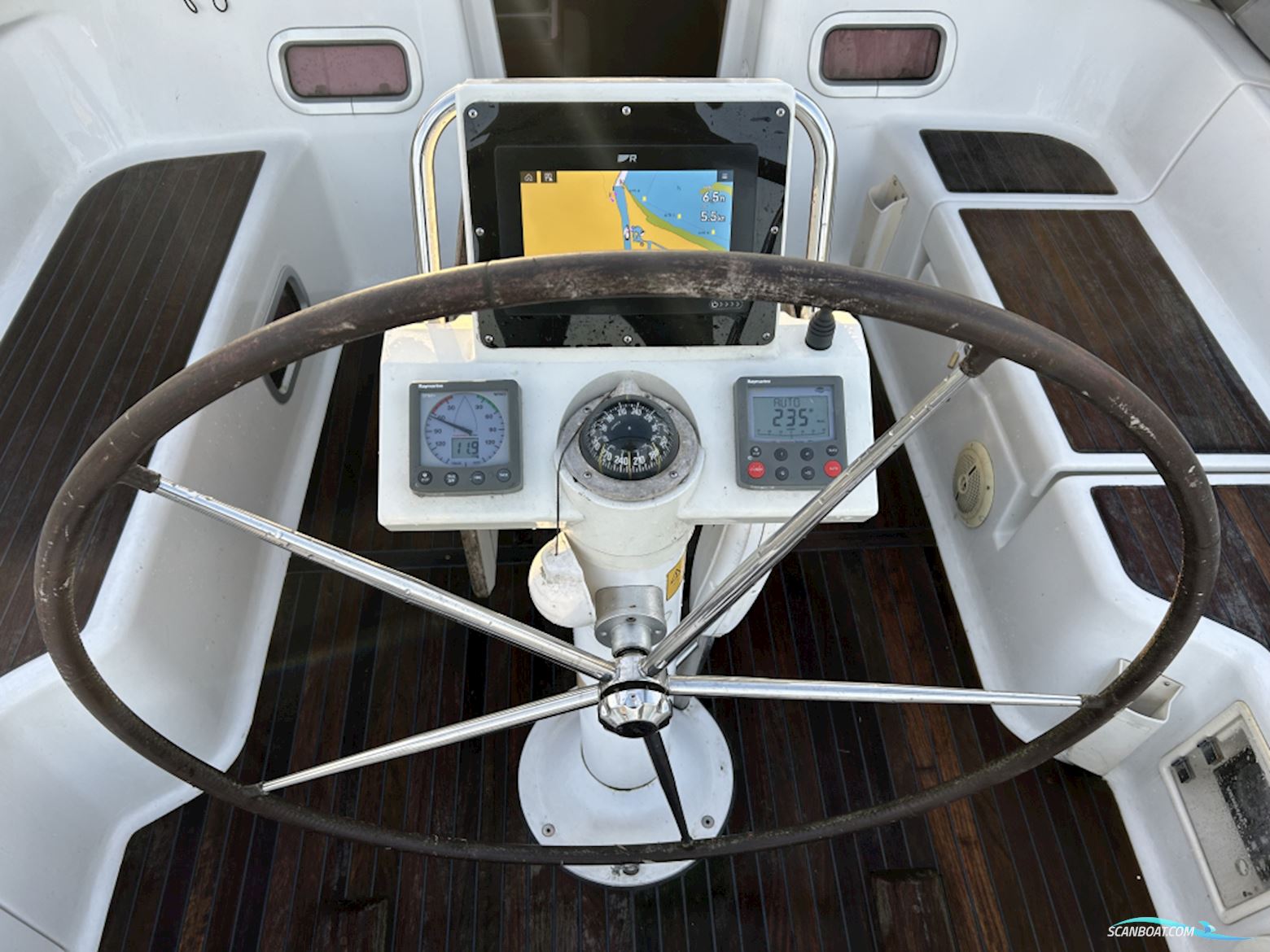 Beneteau Oceanis 37