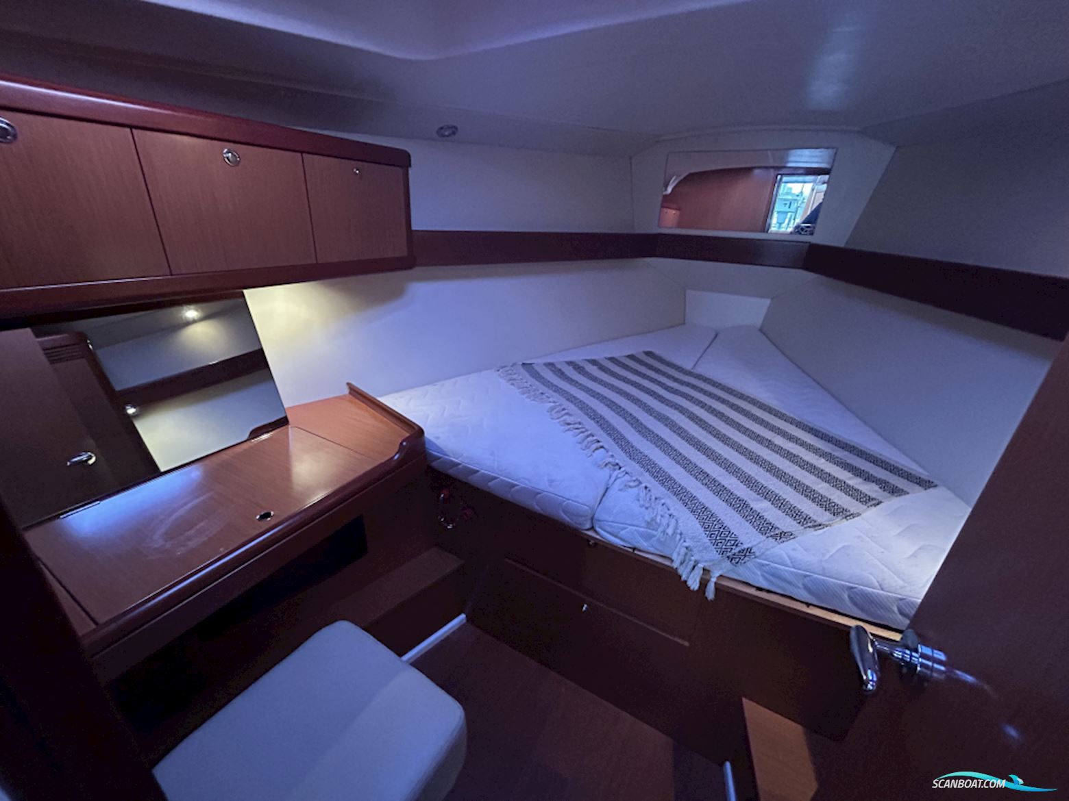Beneteau Oceanis 37