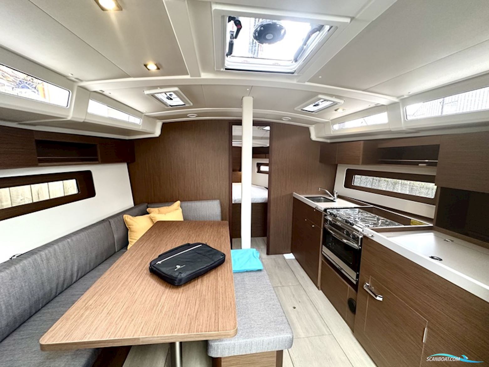 Beneteau Oceanis 37.1