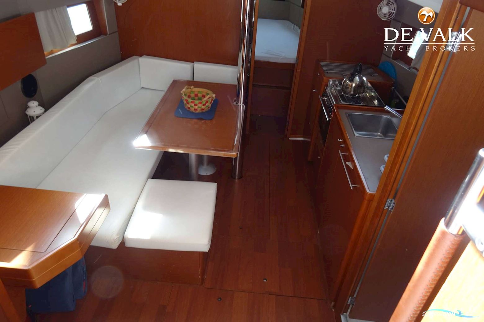 Beneteau Oceanis 38