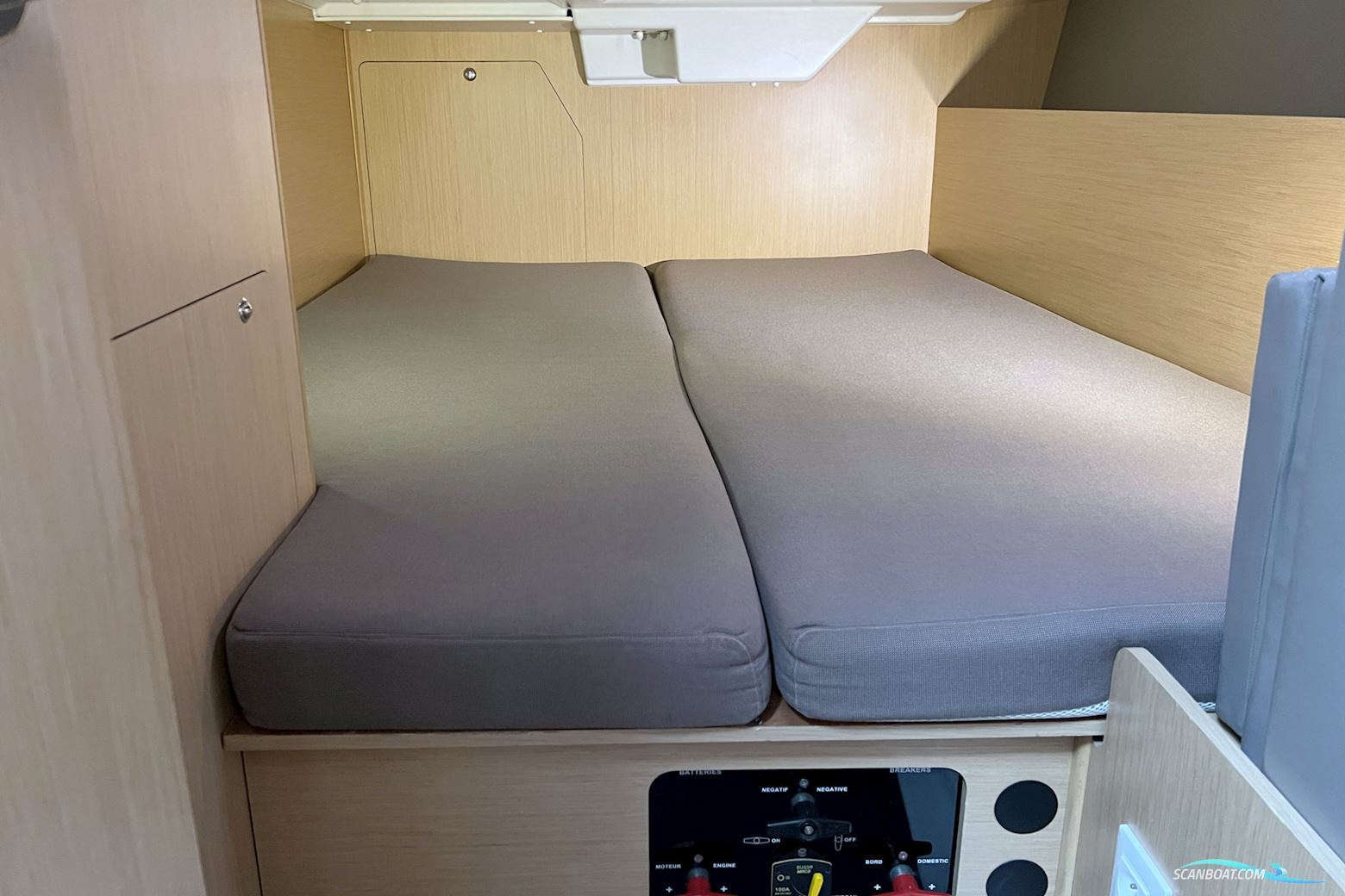 Beneteau Oceanis 38