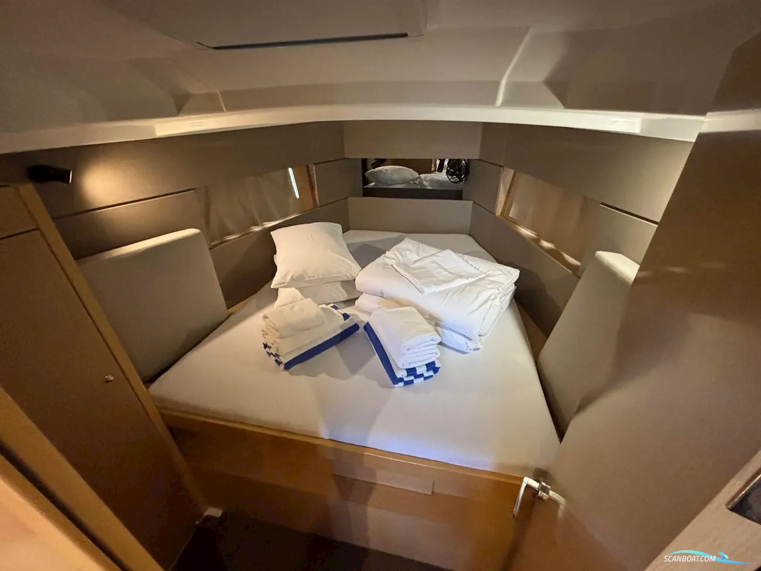 Beneteau Oceanis 38.1