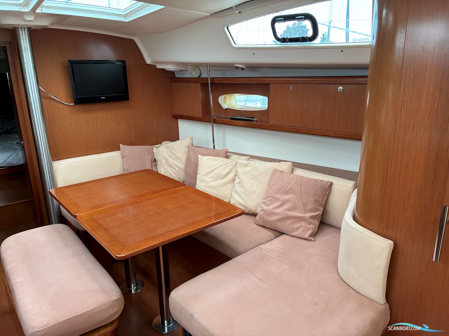 Beneteau Oceanis 40 Bov propel–ikke teakdæk