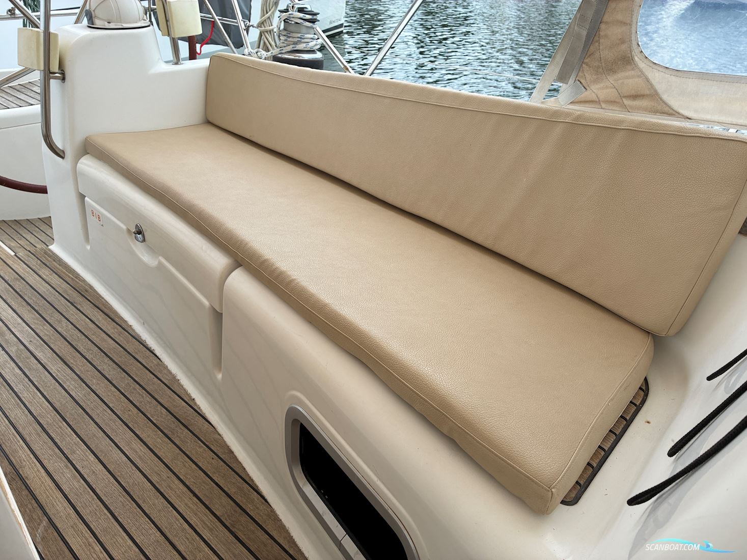 Beneteau Oceanis 40 Bov propel–ikke teakdæk