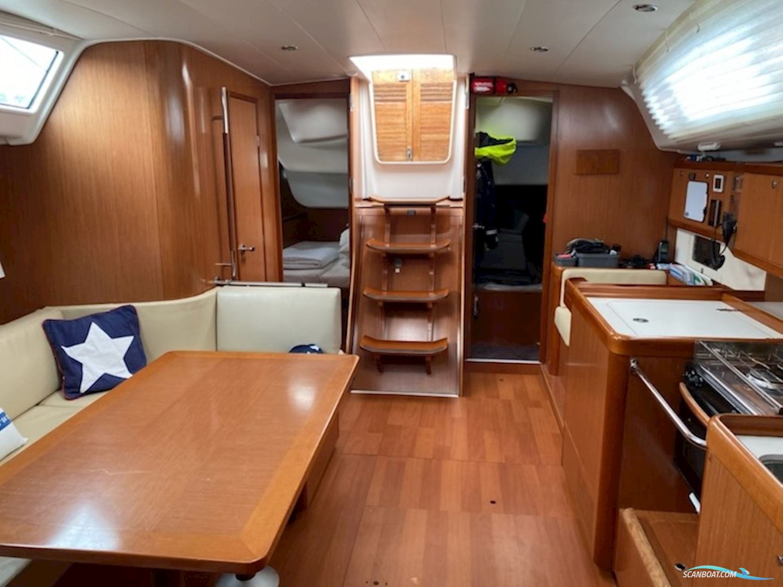 Beneteau Oceanis 43