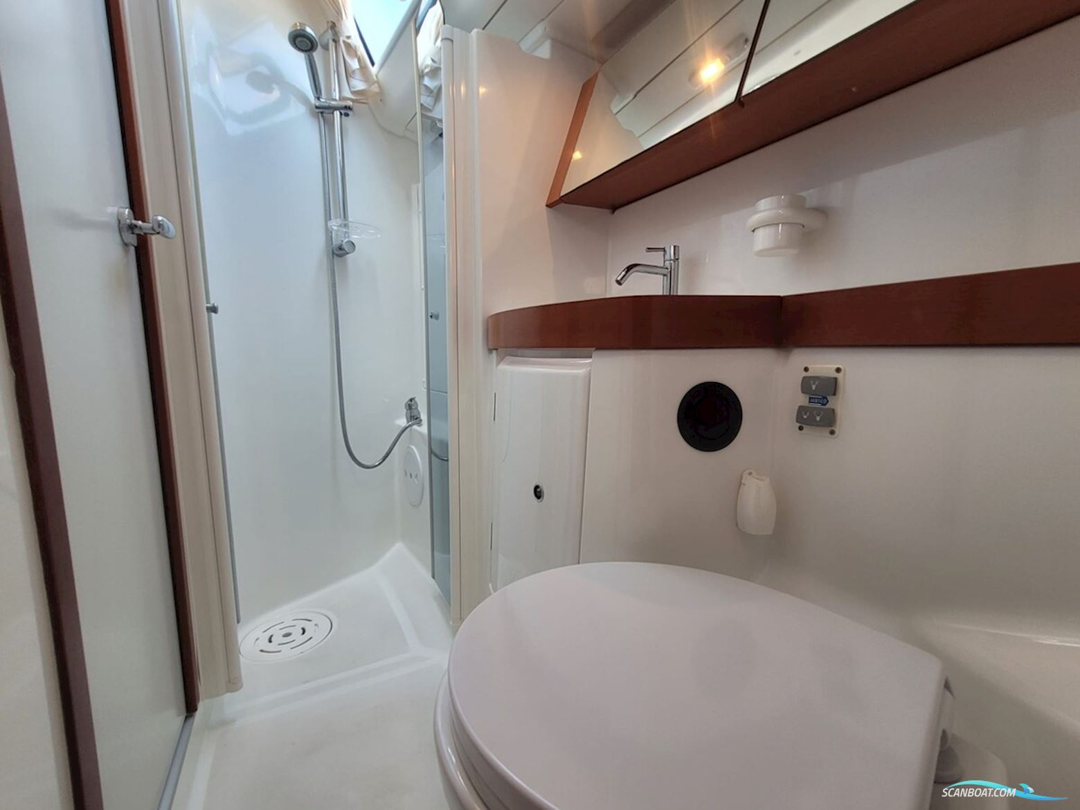 Beneteau Oceanis 43