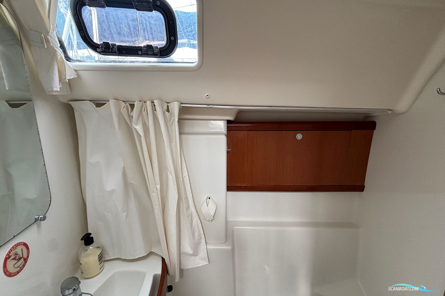 Beneteau Oceanis 43