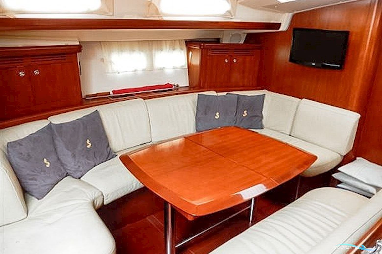 Beneteau Oceanis 523