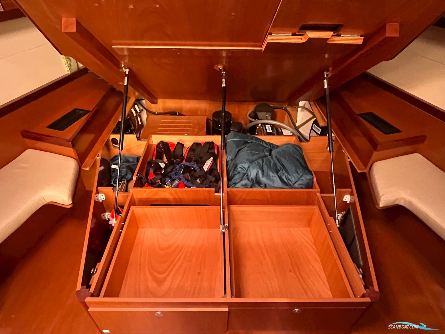 Beneteau Oceanis 58