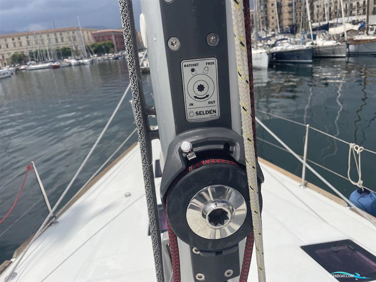 Beneteau Sense 43