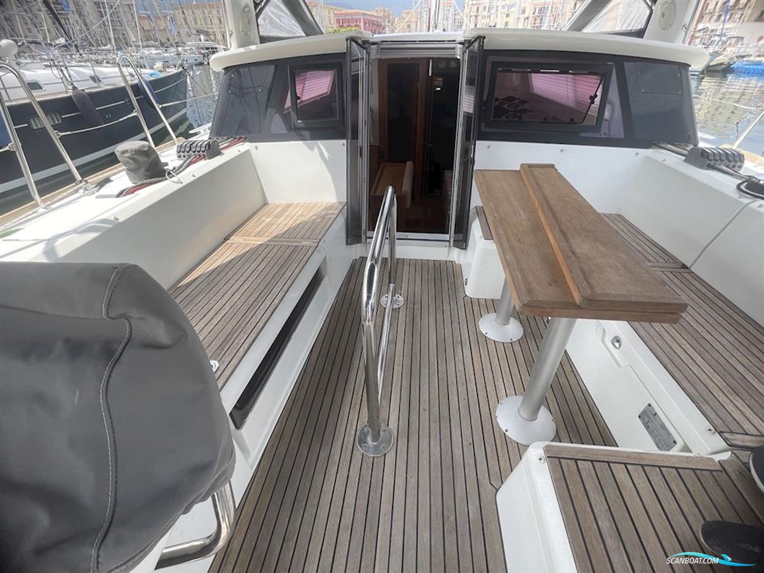 Beneteau Sense 43