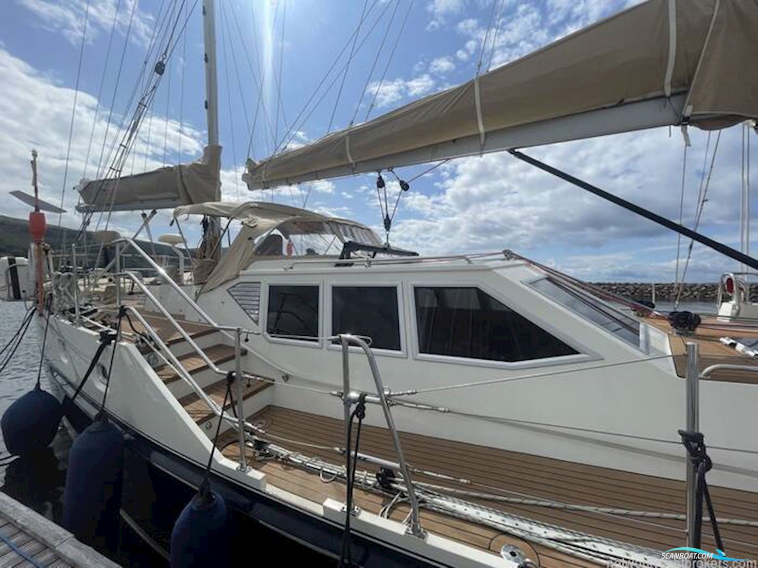 Bruce Roberts Custom Built Voyager 542 | 54ft