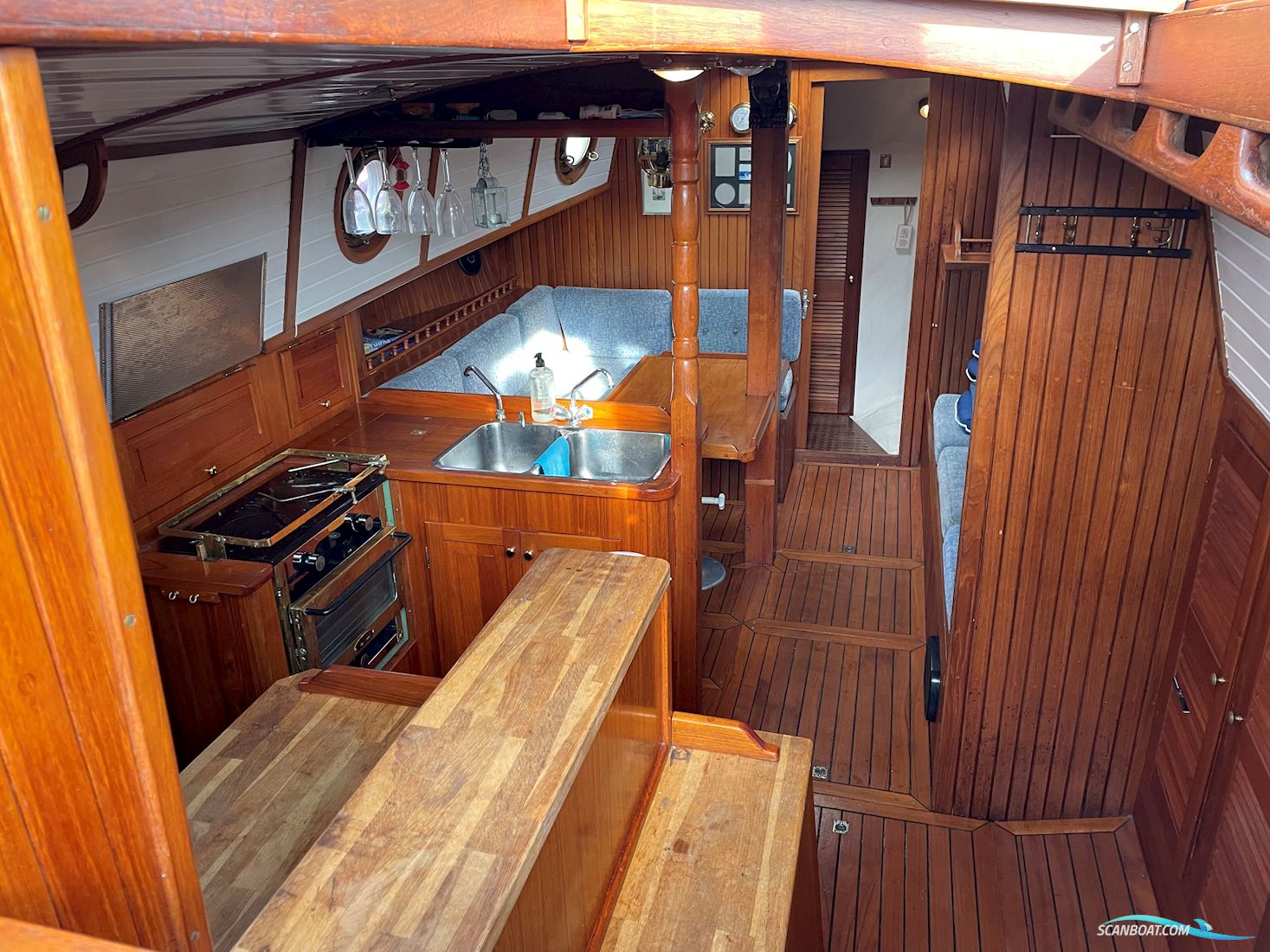 Bruce Roberts Spray 33