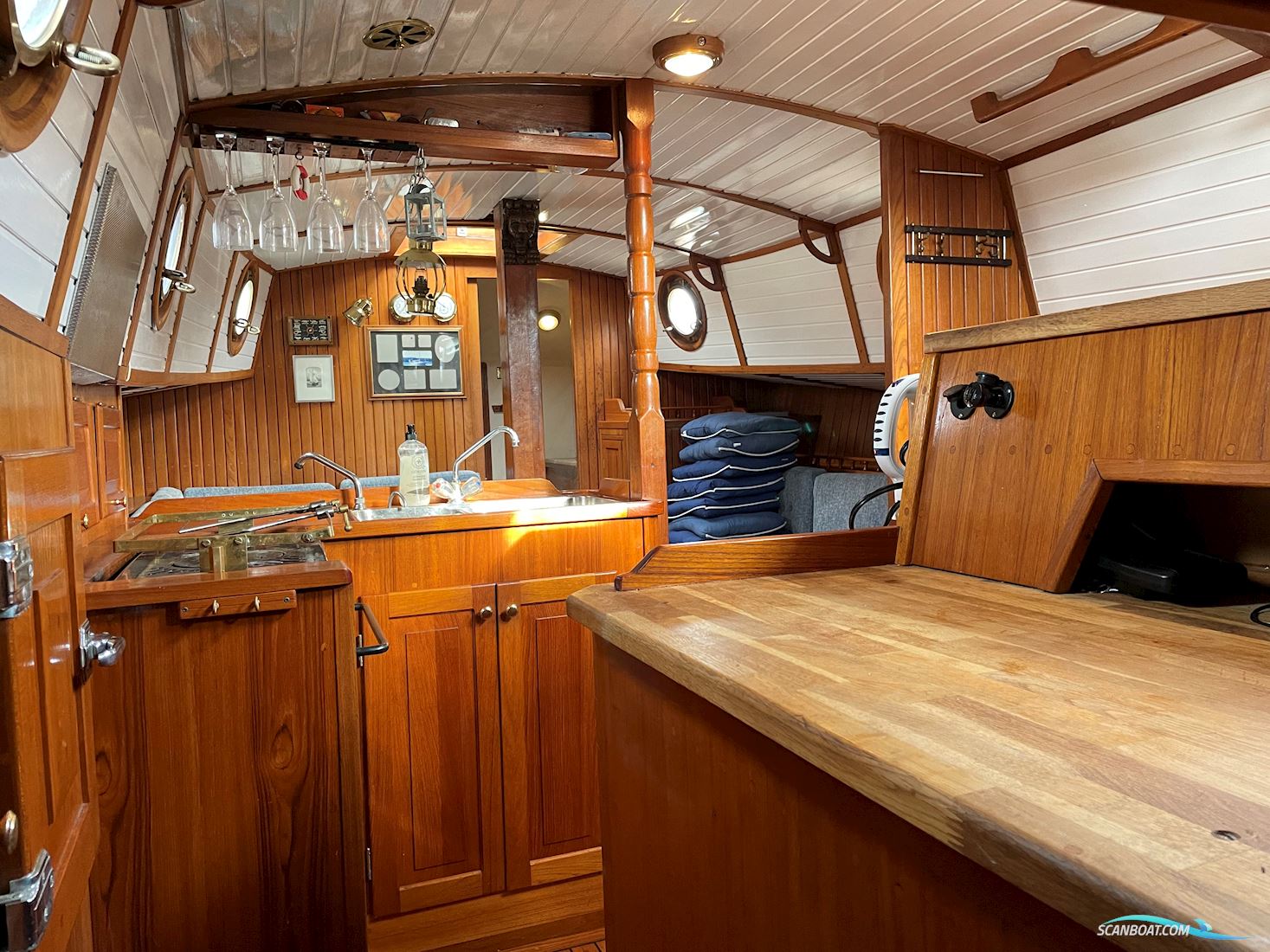 Bruce Roberts Spray 33