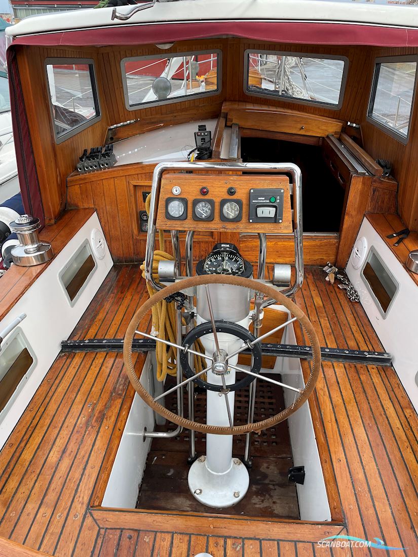 Bruce Roberts Spray 33