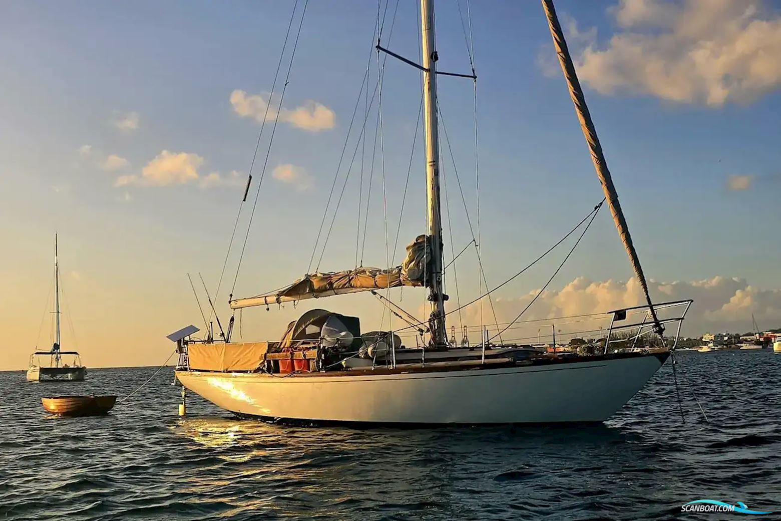 Camper & Nicholson 36