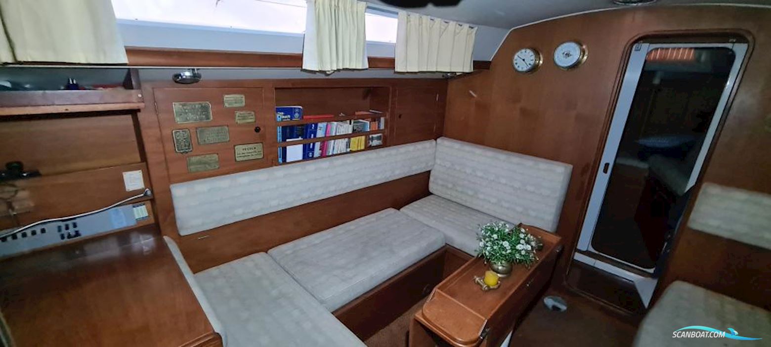 Camper & Nicholsons 35