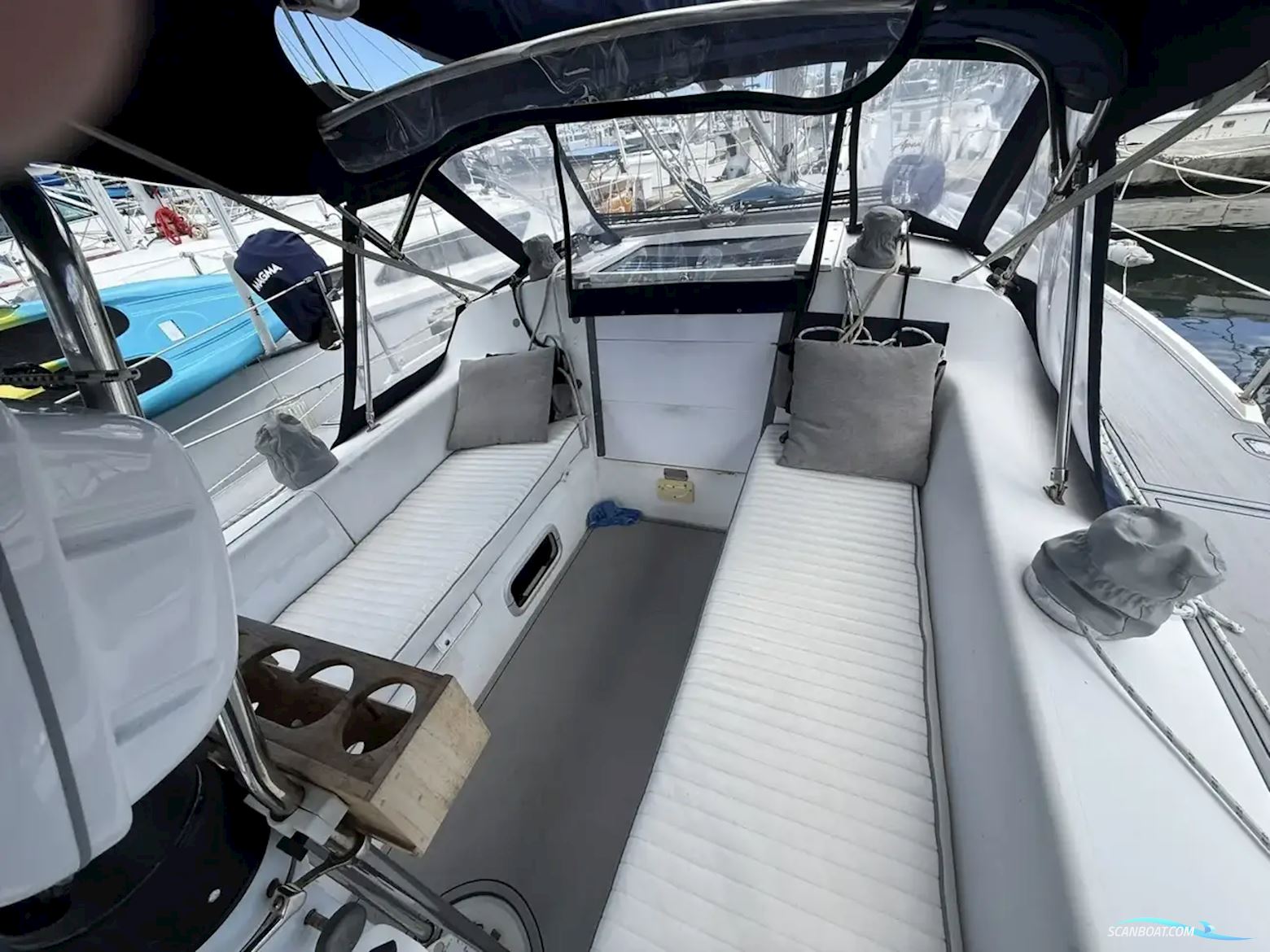 Catalina 320