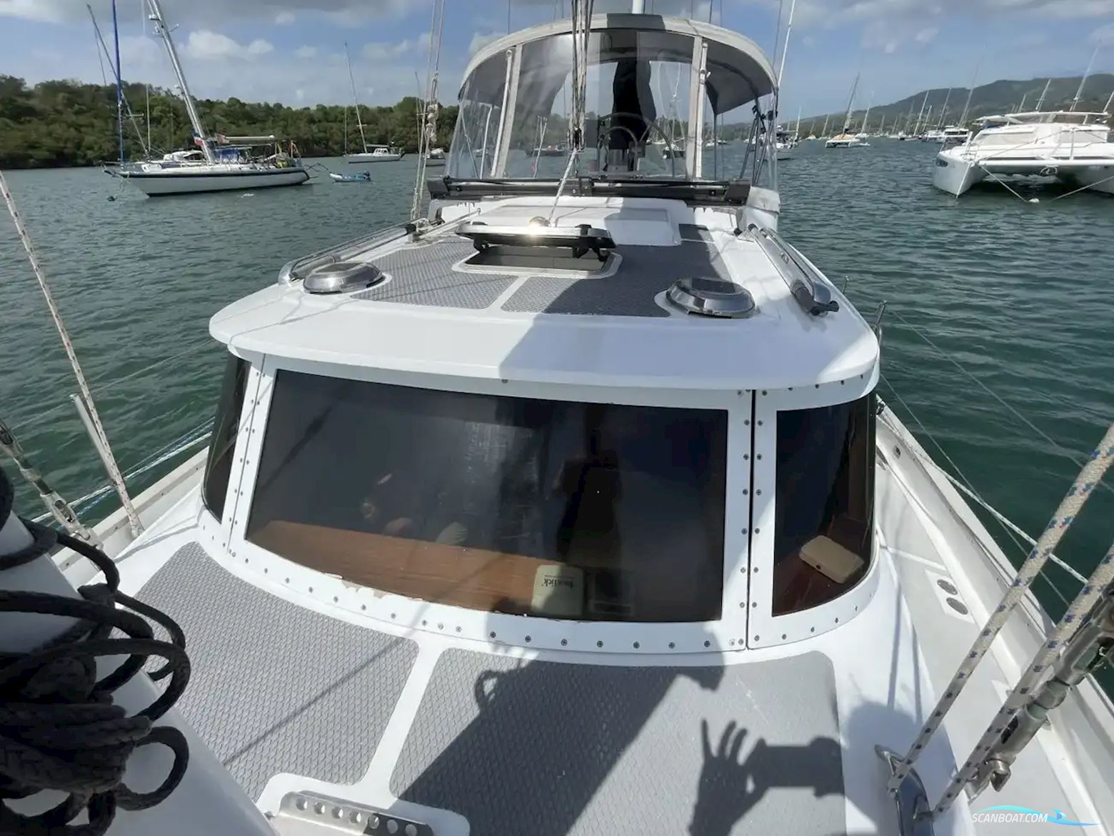 Challenger Anacapa 42