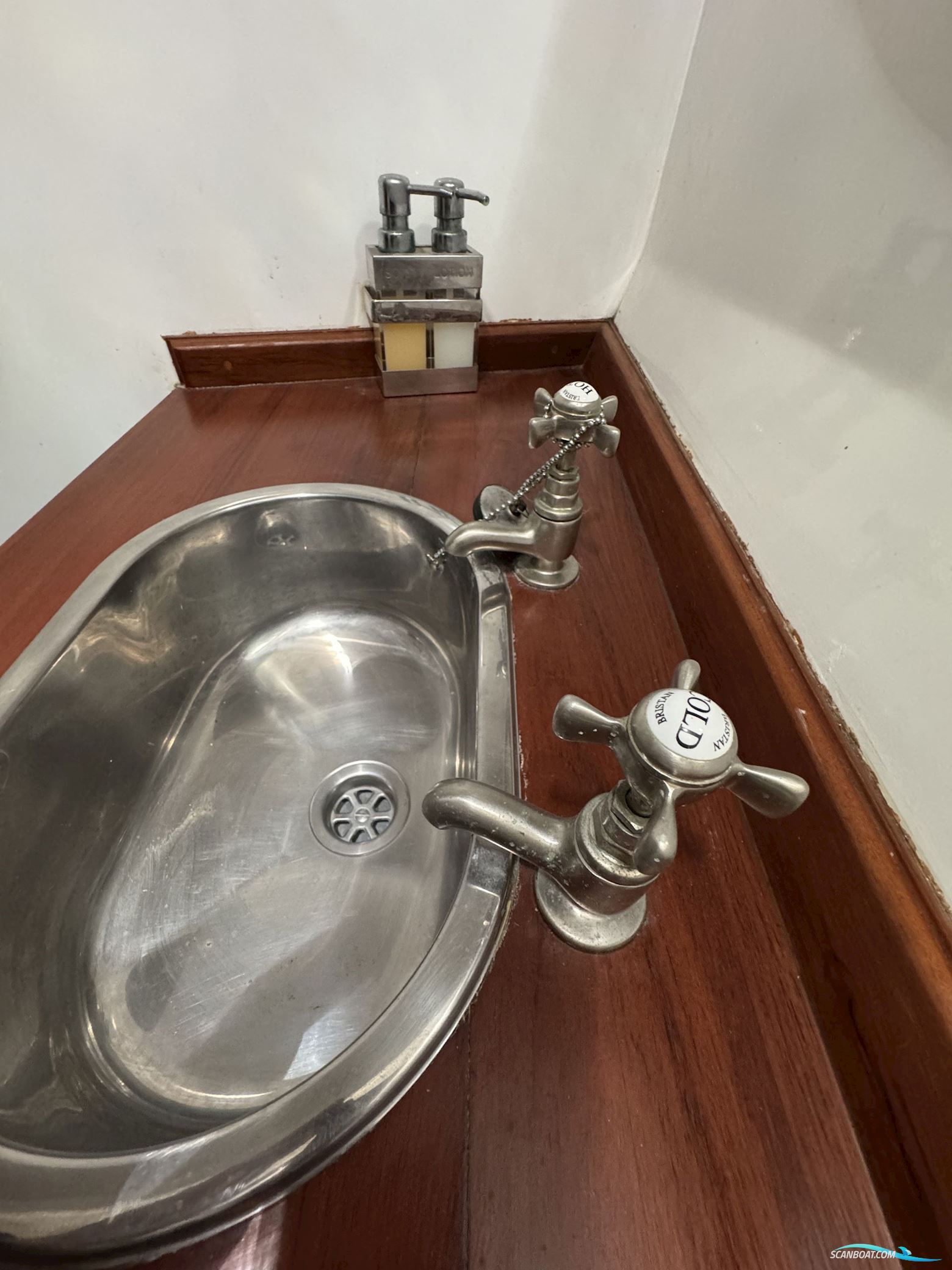 Classic Ketch Pilot House 65ft