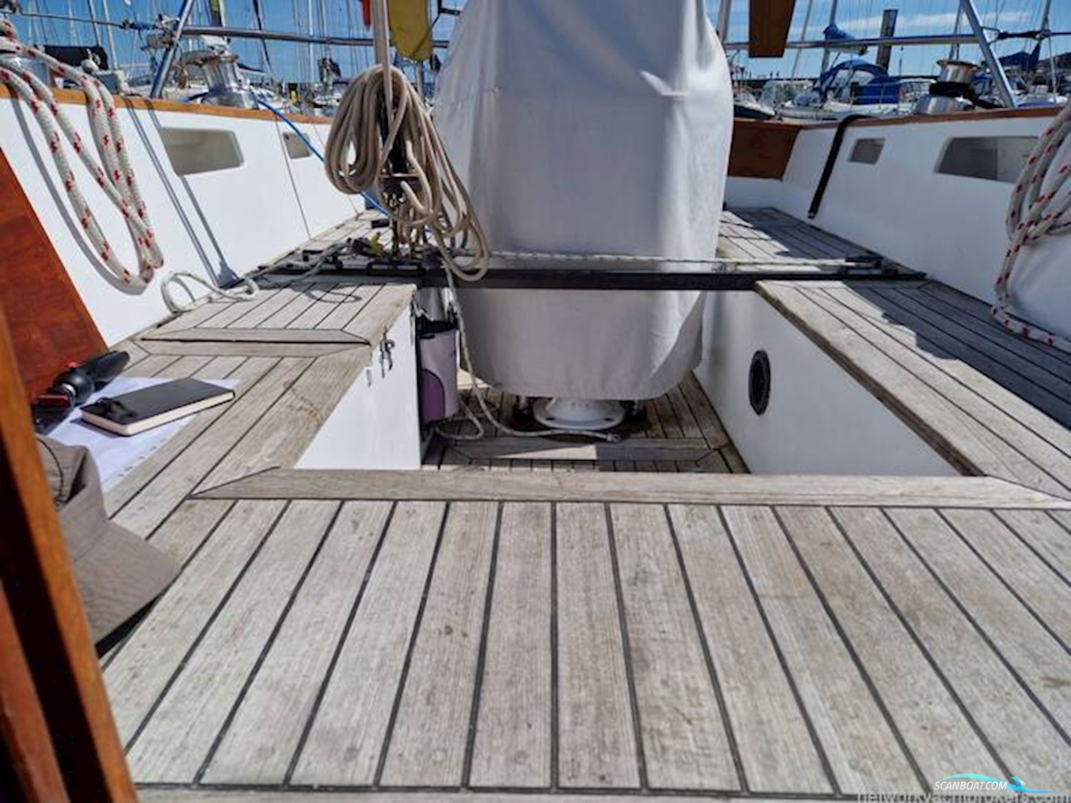 Classic Yacht Robertson 35