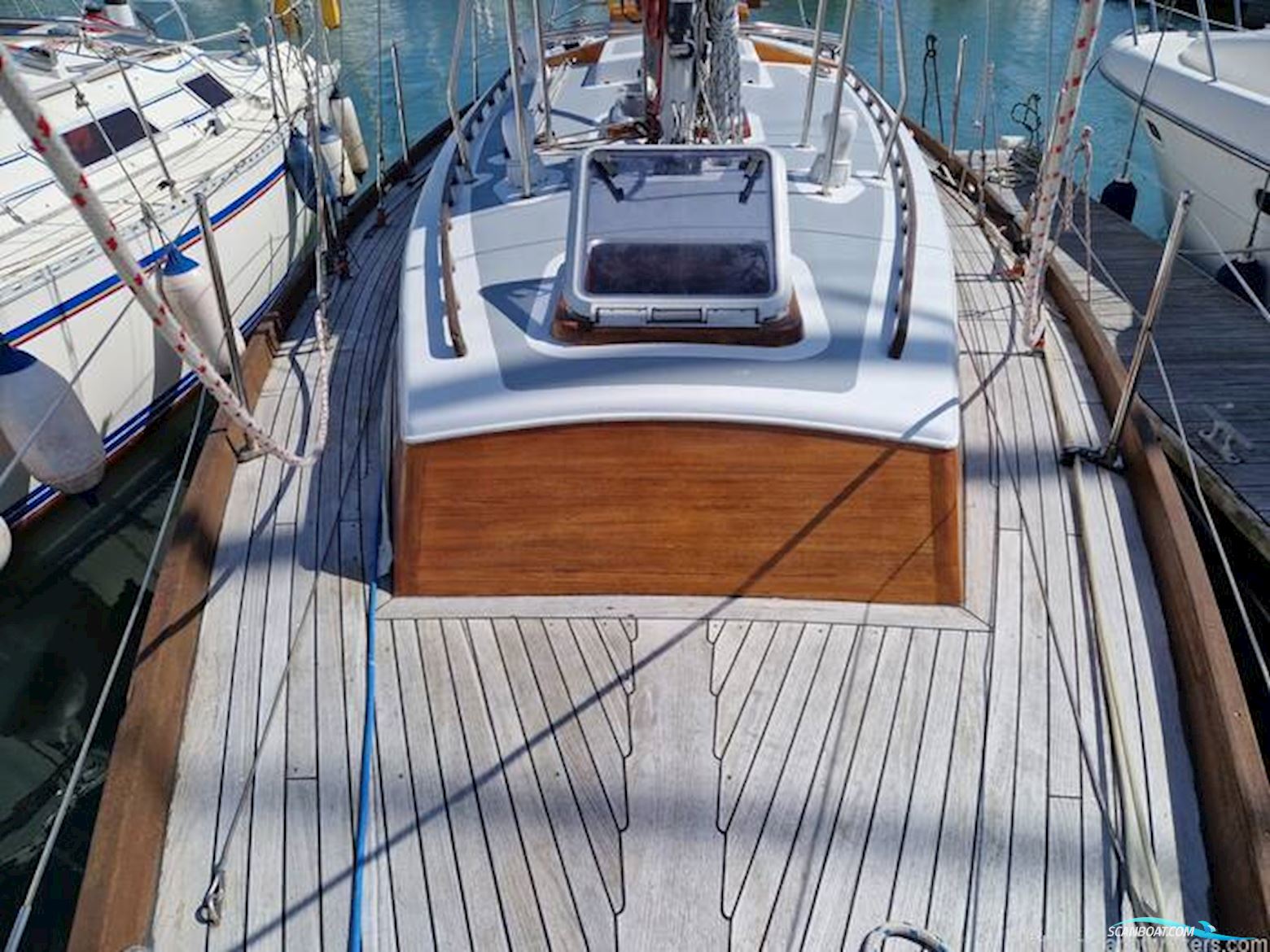 Classic Yacht Robertson 35