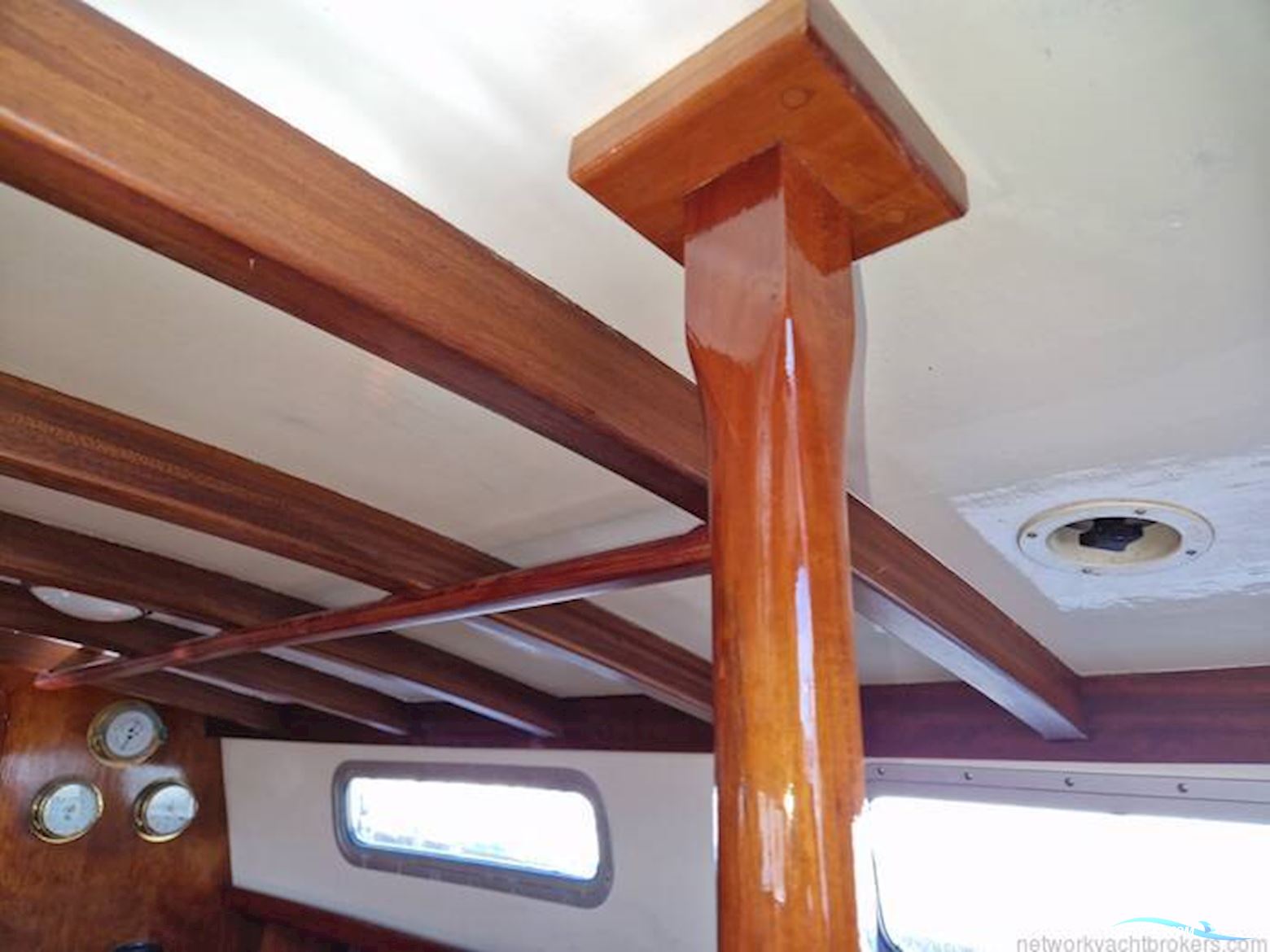 Classic Yacht Robertson 35