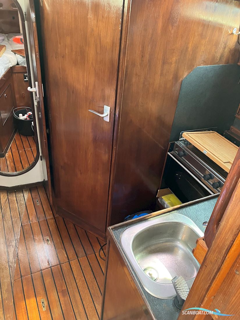Colvic Victor 34 Dech saloon