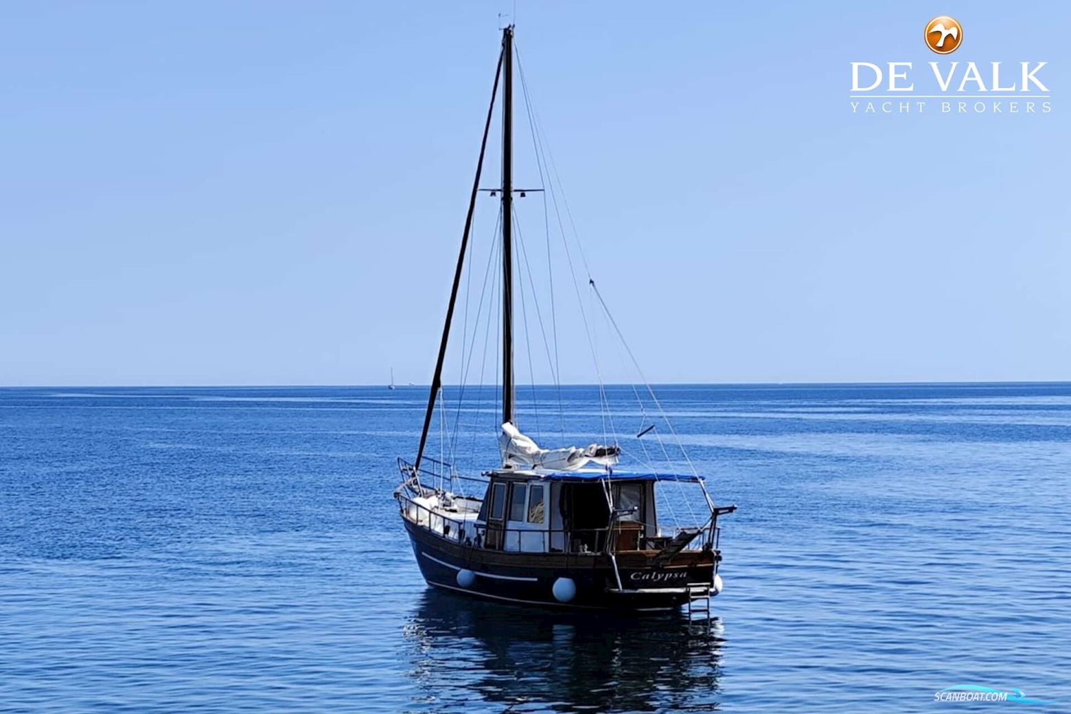 Custom Built Houseboat luxe motor