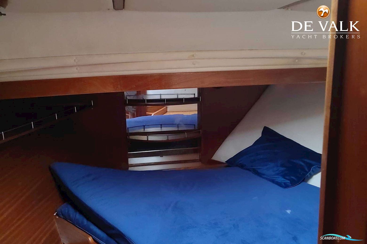 Custom Built Houseboat luxe motor