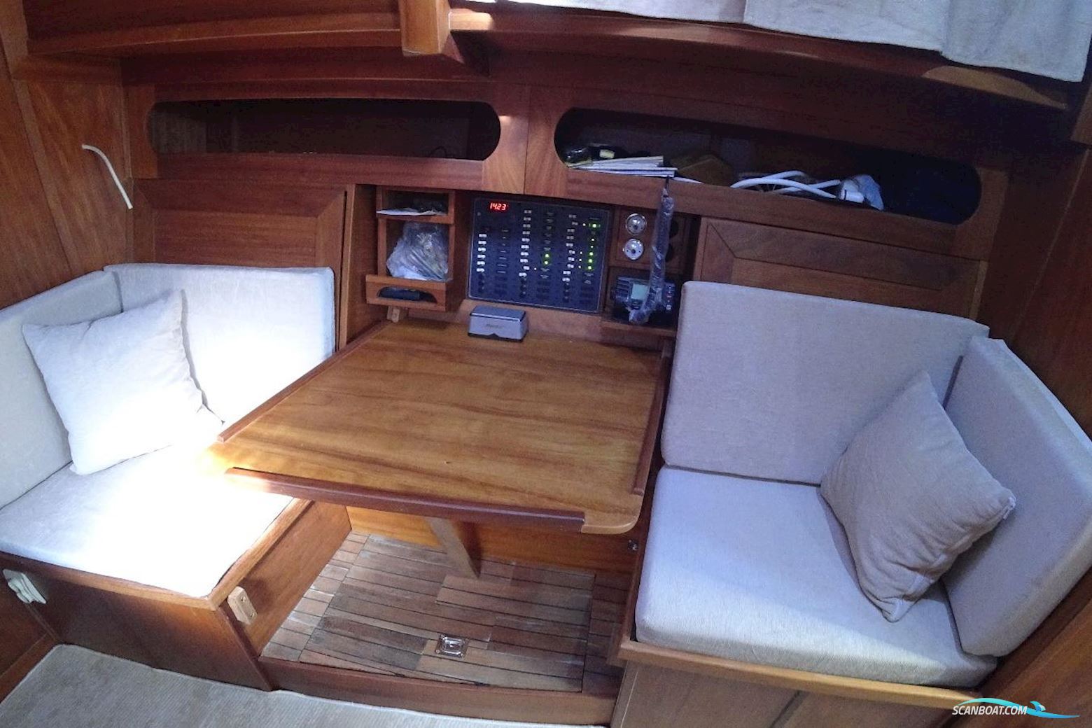 Custom Built Hout bay 40