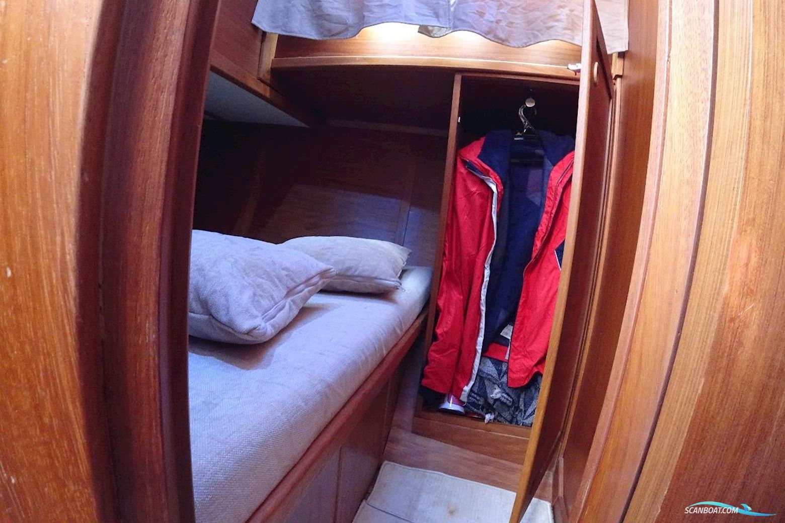 Custom Built Hout bay 40