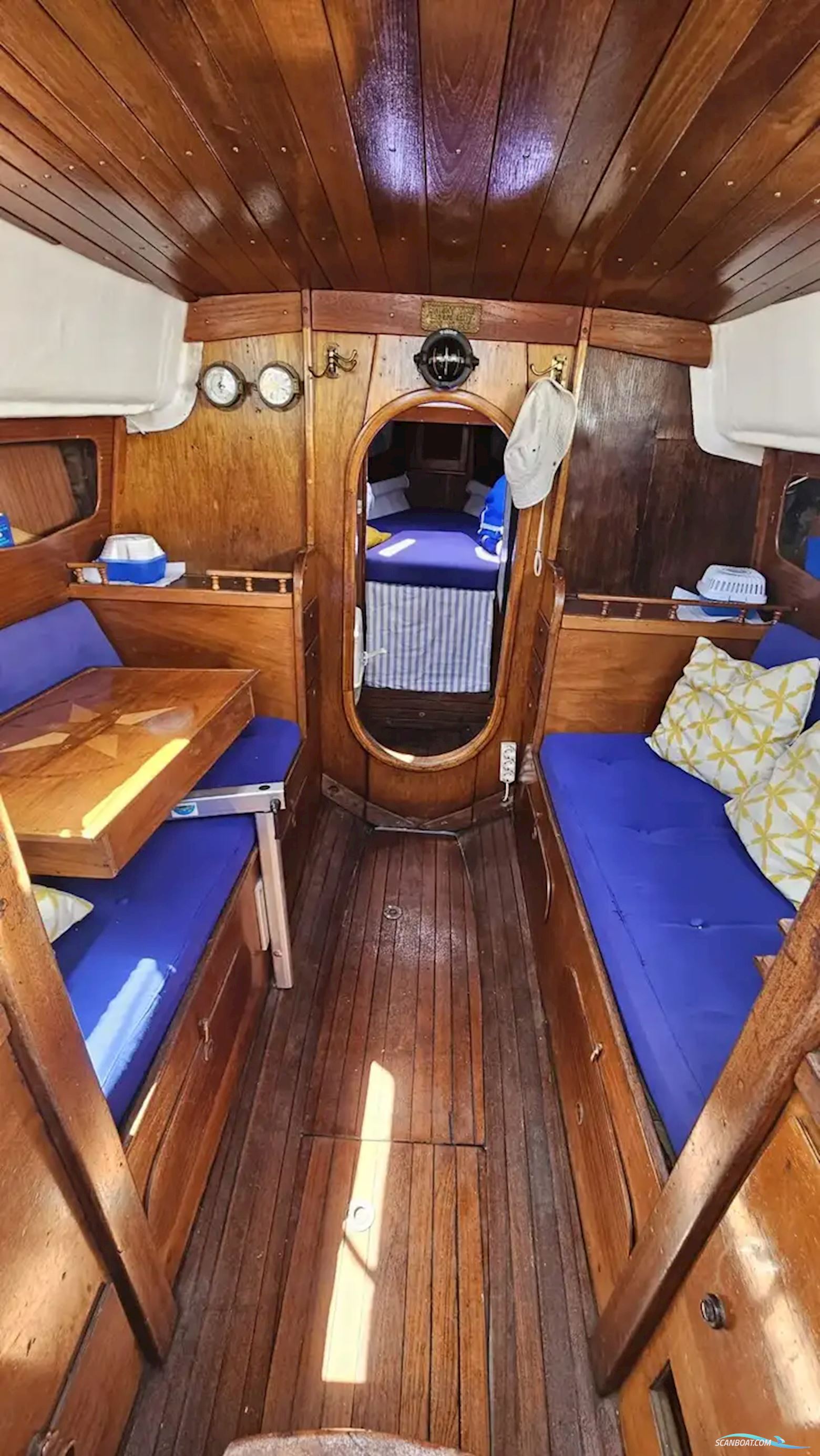 CUTLASS 27