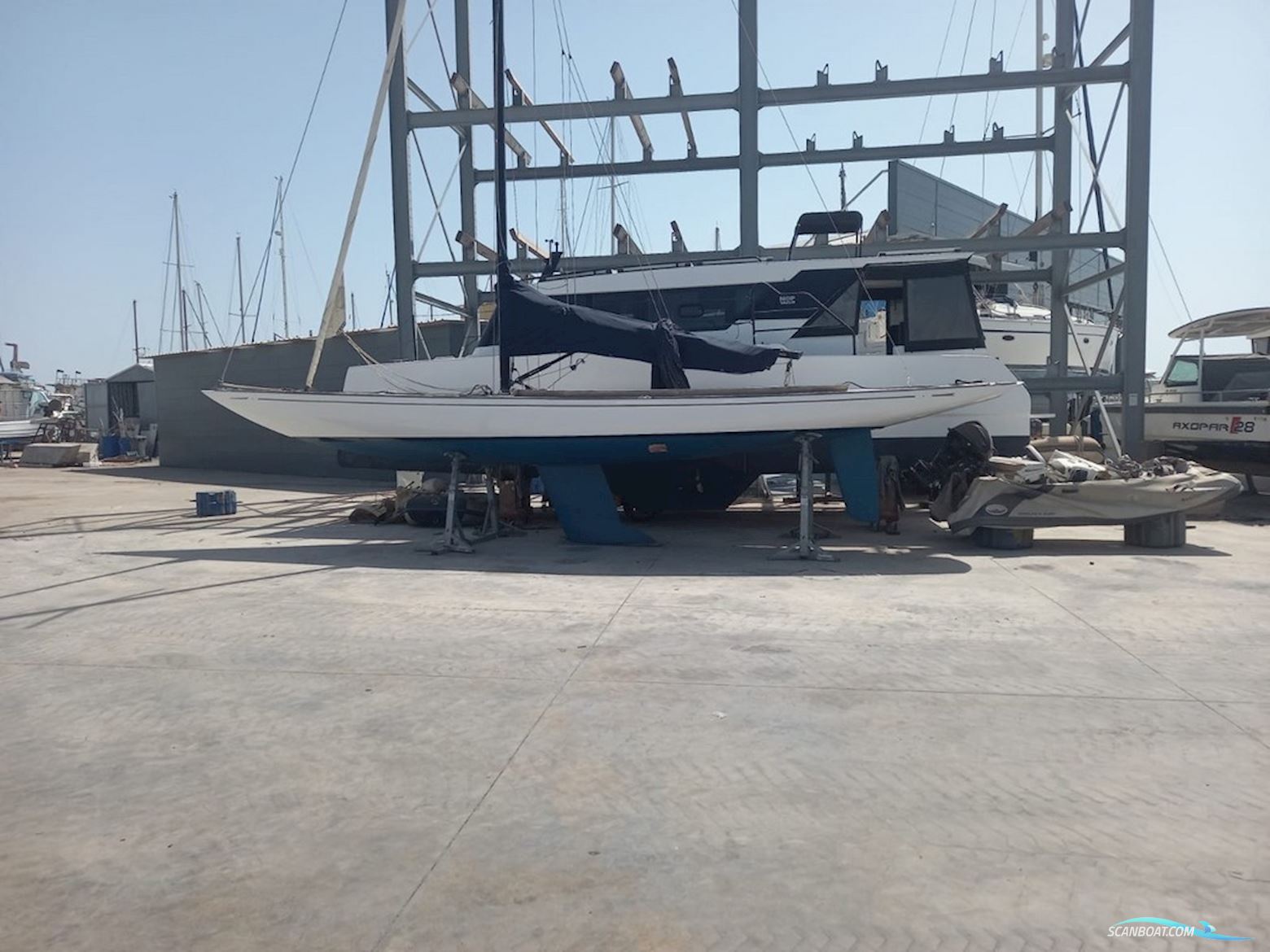 CW Hood Yacht Yard 32