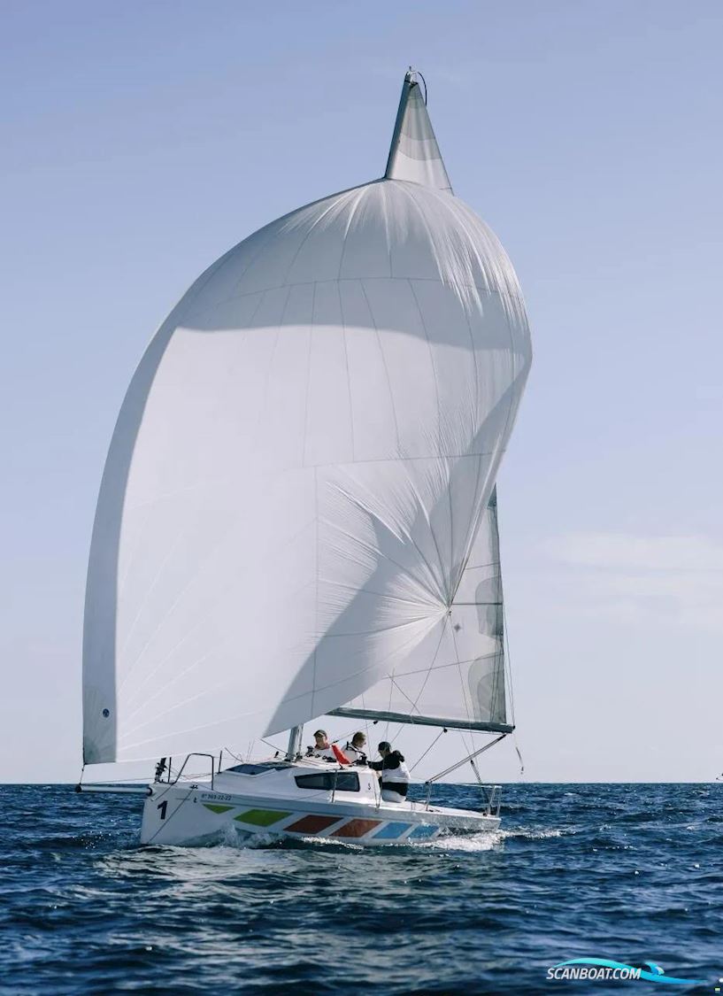 First 24 Segelboot 2022, mit Torqeedo motor, Spanien
