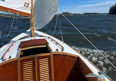 Folkboot Nordic Segelboot 1969, mit Suzuki 7.5 hp motor, Sweden