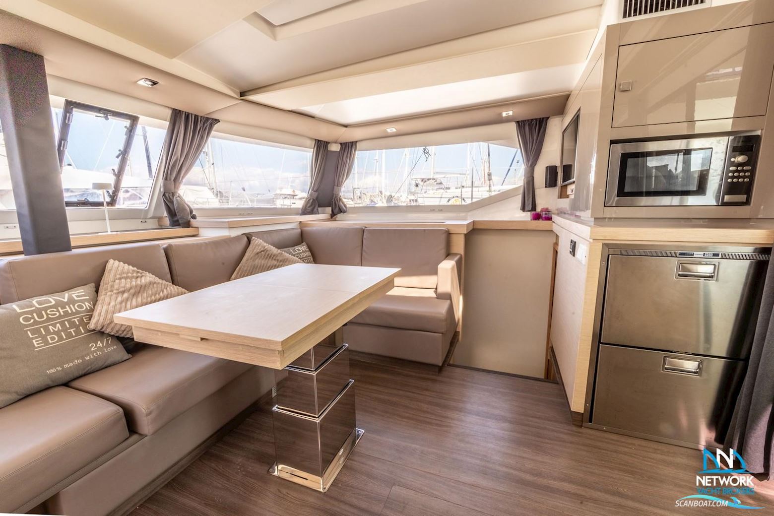 Fountaine Pajot Astrea 42