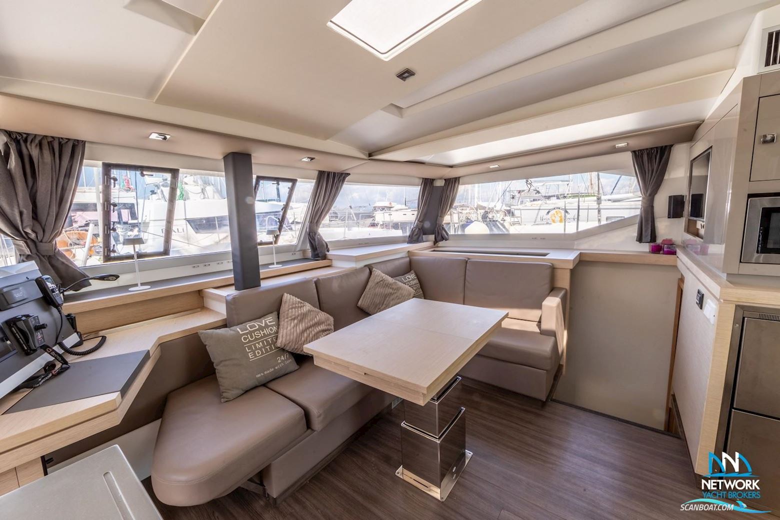 Fountaine Pajot Astrea 42