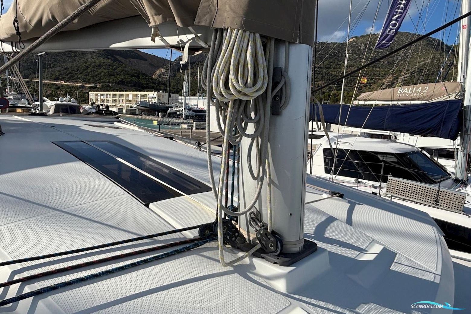 Fountaine Pajot Lucia 40