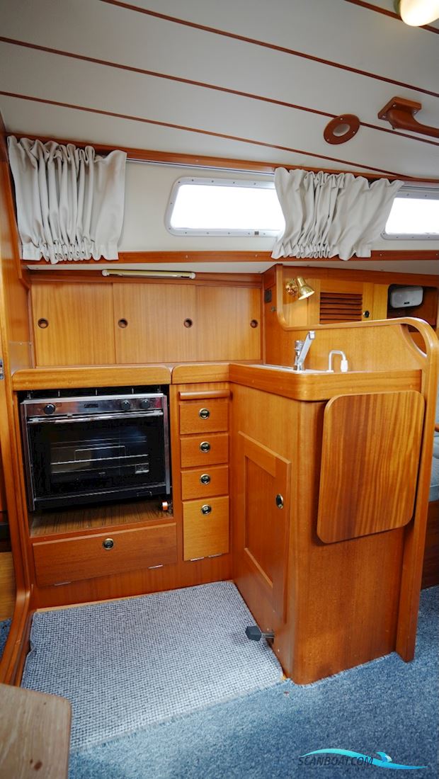 Hallberg-Rassy 34