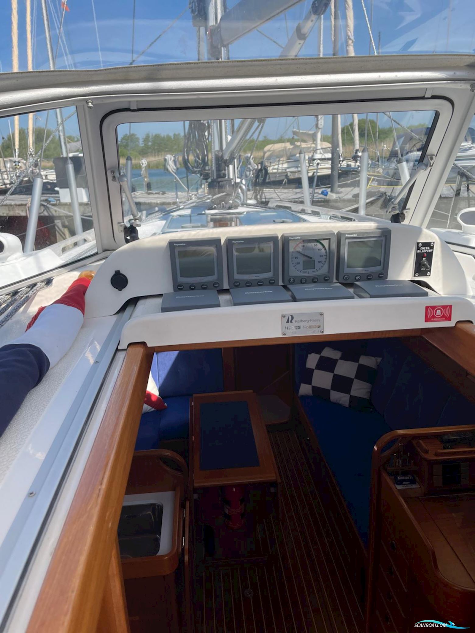 Hallberg Rassy 34
