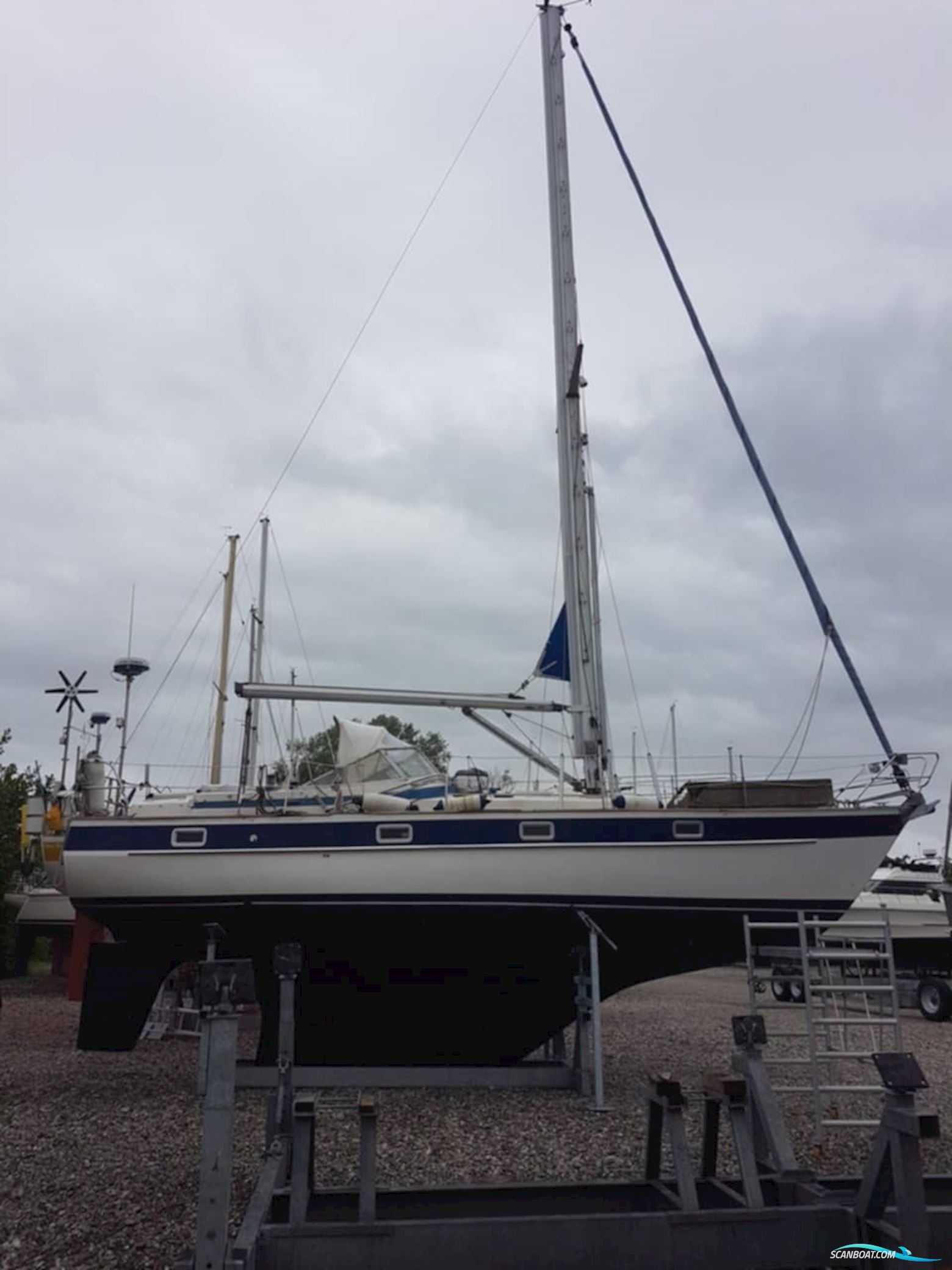 Hallberg Rassy 352